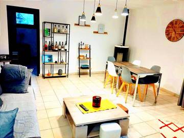 Gîte pour 4 personnes, avec terrasse et vue à Lavelanet