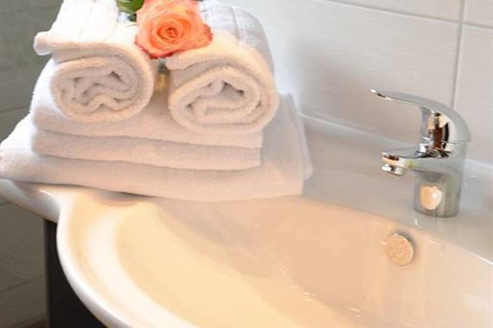 Ganze Wohnung, Haus Kotthoff - 5-Bettwohnung mit 2 sep. Schlafzimmern in Valwig, Cochem-Zell