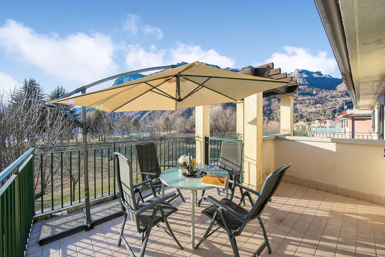 Ganze Wohnung, Ferienwohnung für 4 Personen mit Terrasse in Porlezza, Gemeinde Porlezza