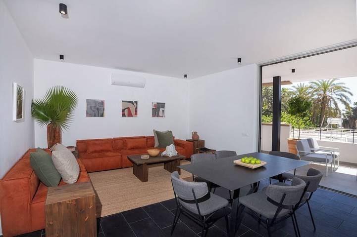 Holiday rental for 6 people, with balcony and pool in Limassol