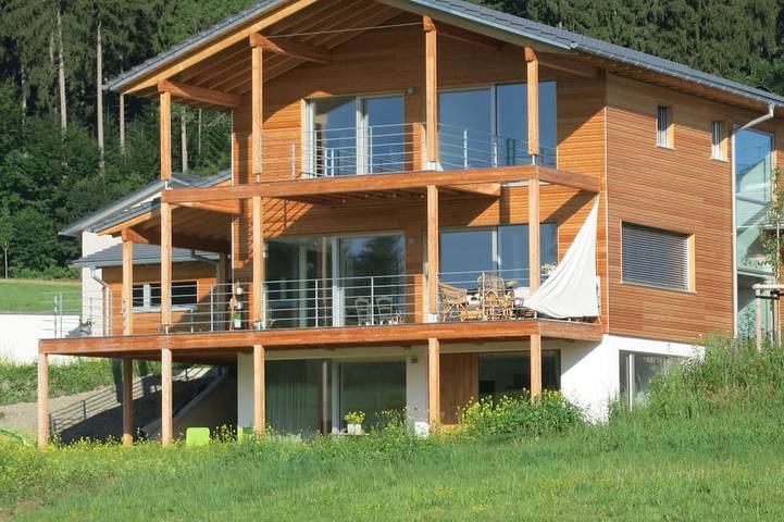 Ferienwohnung für 3 Personen, mit Whirlpool und Terrasse sowie Garten