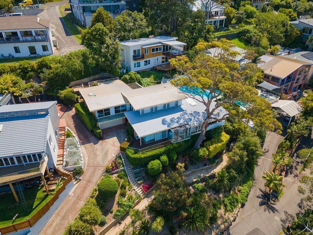 “Blending Style & Luxury” – Ocean views and close to beach in Terrigal, New South Wales