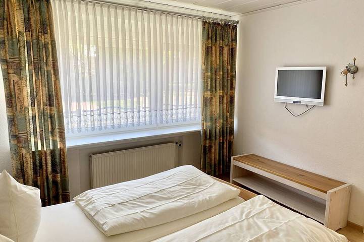 Ferienhaus für 4 Personen, mit Garten und Terrasse in Greetsiel - 3