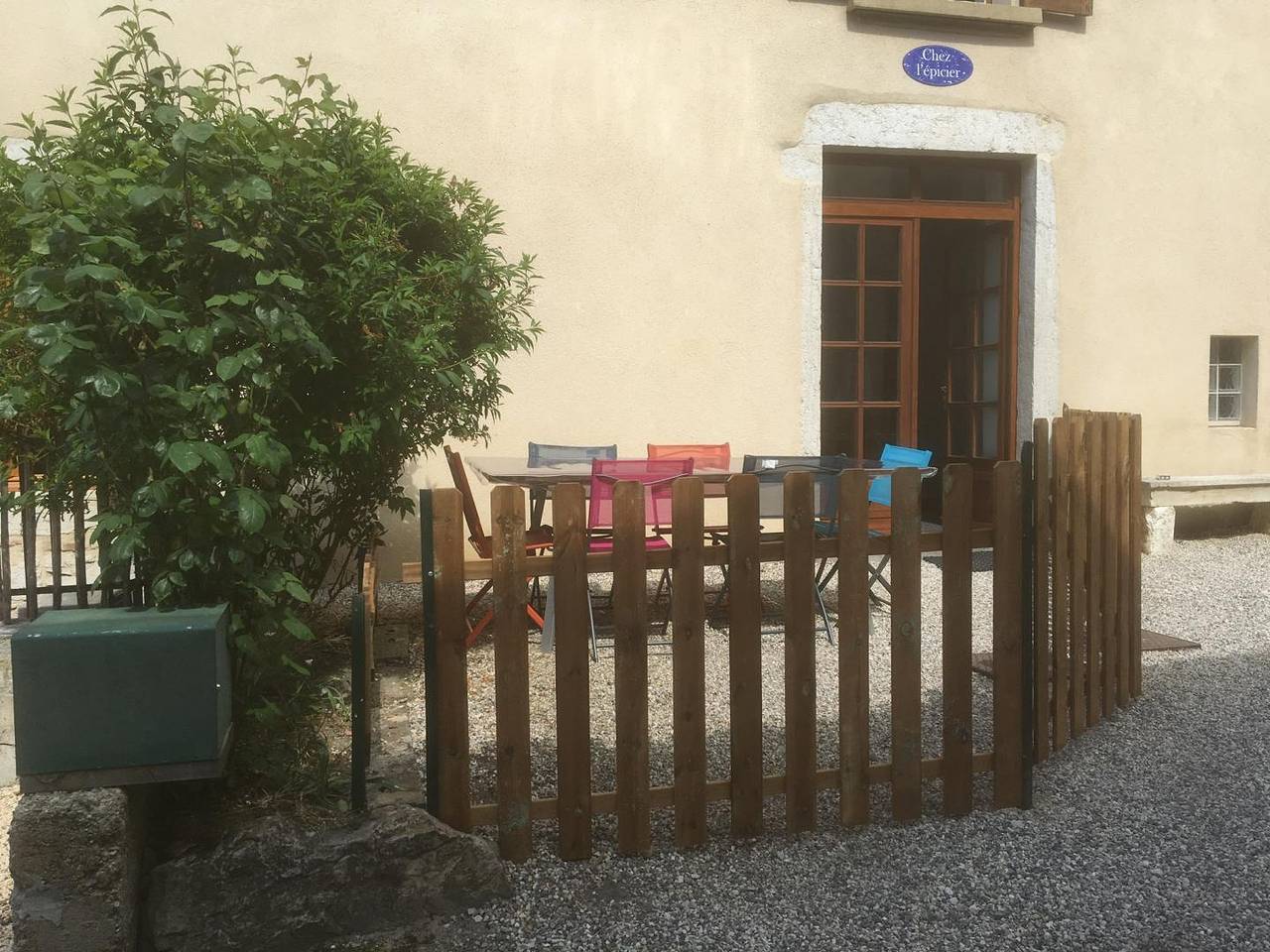 Chez l'épicier in Brangues, Région de La Tour-du-Pin
