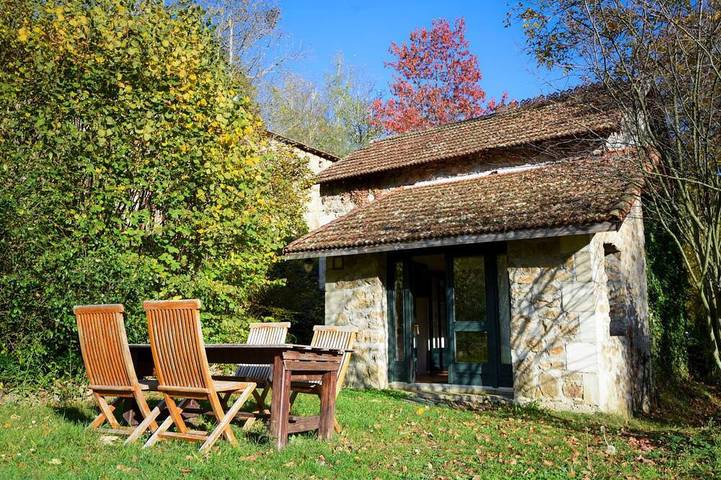 Maison de vacances pour 6 personnes, avec terrasse ainsi que jardin et piscine, animaux acceptés