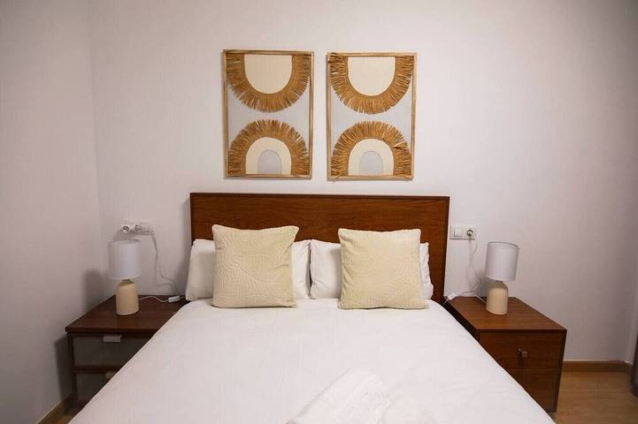 Appartement entier, Modern flat for Pyrenees Adventures - Free Parking in Sabiñánigo, Pyrénées Aragonaises