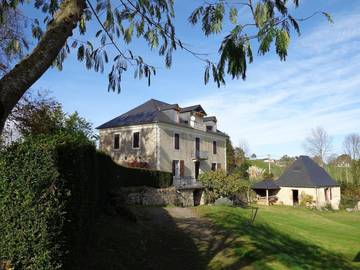 Gîte pour 6 personnes, avec vue et terrasse à Peyrouse