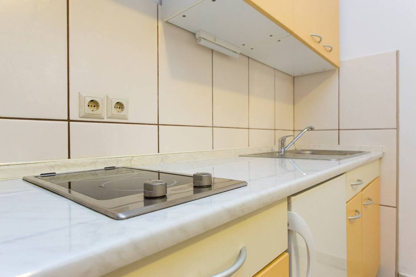 Apartamento entero, Apartment Mrakovcic No.2 - with Terrace, 350 m from the Beach in Baska, Krk (isla)