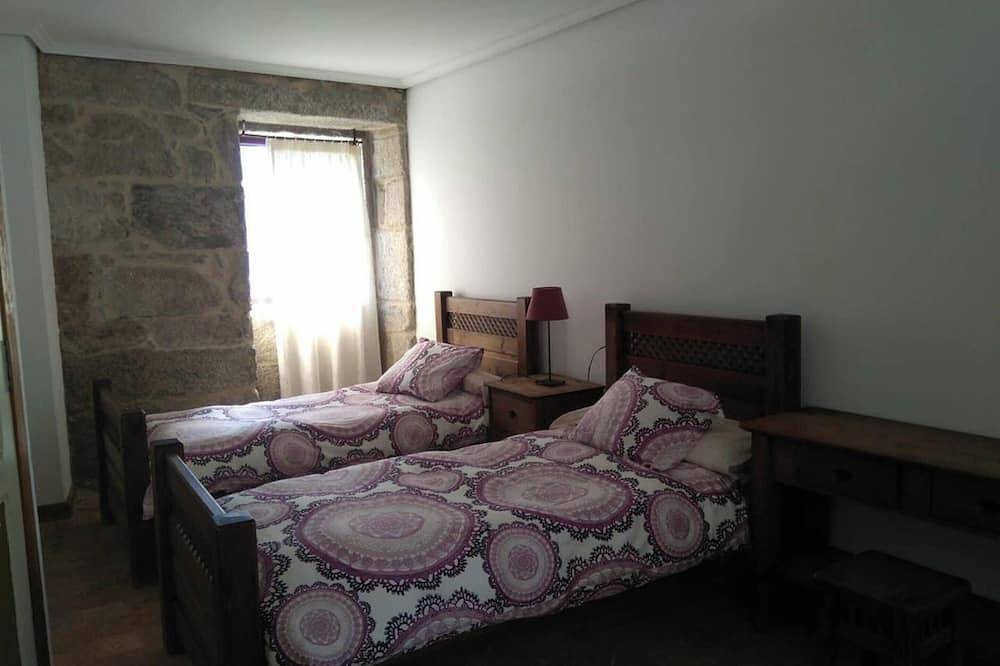 Homerez - Luxurious Villa in Nande with Private Pool in Mañufe, Gondomar