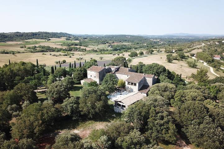 Location de vacances pour 40 personnes, avec jardin et jacuzzi, animaux acceptés à Saint-Hilaire-de-Brethmas