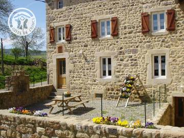Gîte pour 8 personnes, avec terrasse à Saint-Bonnet-le-Courreau