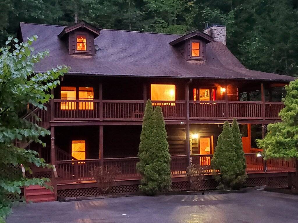 A + Lage! 8/7 Theater, Arcade, Billard & Kicker. Perfekt für Lg Familien & Gruppen. in Pigeon Forge, Sevier County