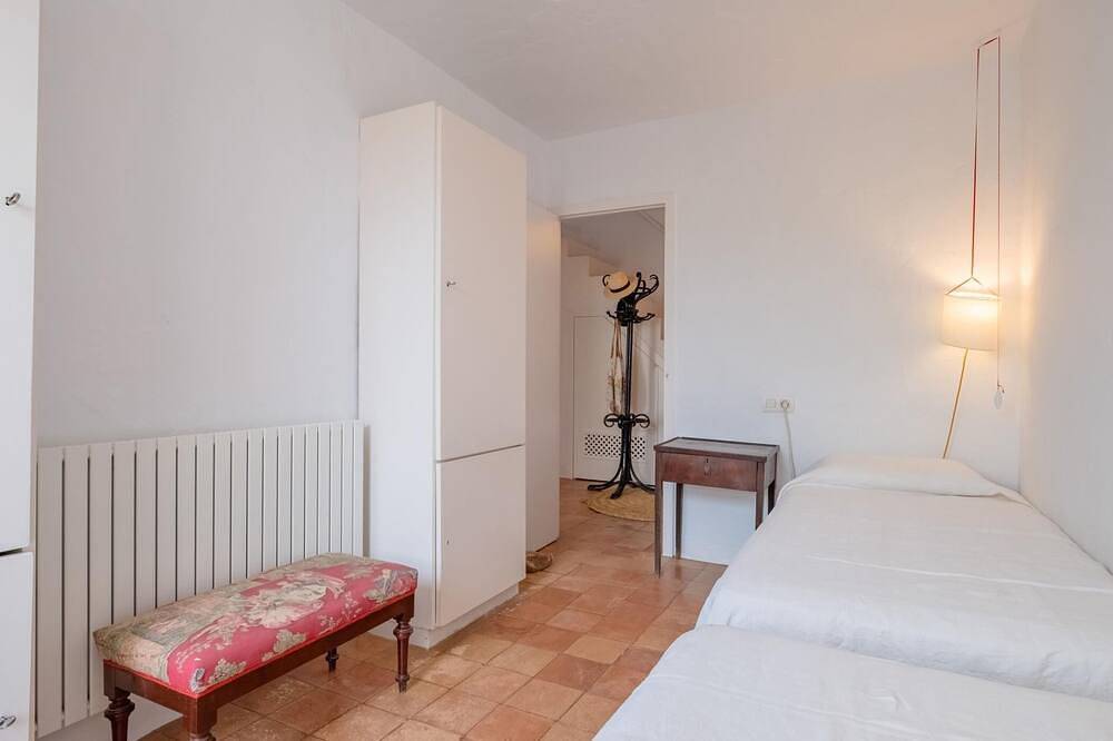 Costabravaforrent Llimona in Sant Martí d'Empúries, l'Escala