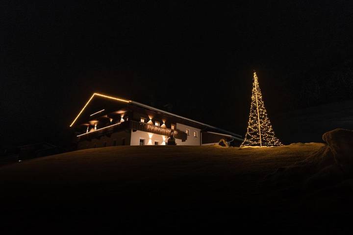Ferienhaus für 10 Personen, mit Balkon und Terrasse sowie Garten und Ausblick