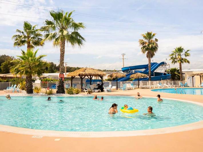 Camping für 8 Personen, mit Terrasse und Pool in Frejus - 2