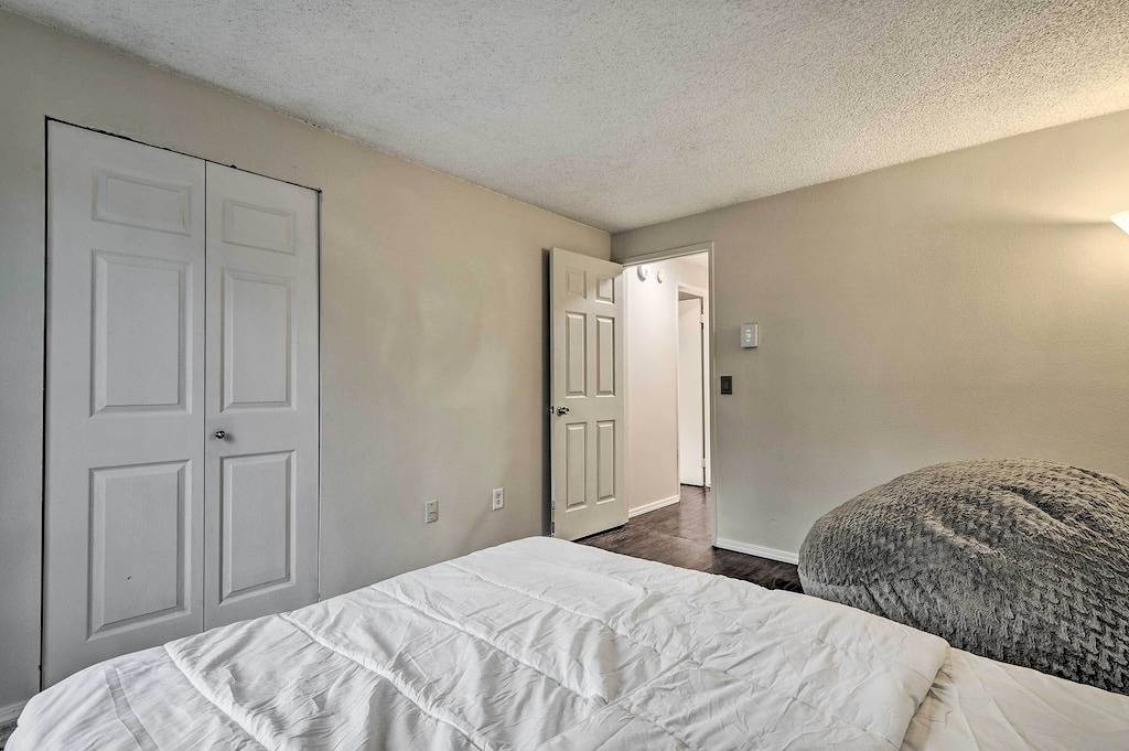 Ganze Wohnung, Heart of Seattle's Suburbs! Family-Friendly Condo in Renton, Lake Washington