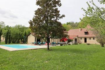 Cottage pour 10 personnes, avec terrasse ainsi que jardin et piscine à Monplaisant