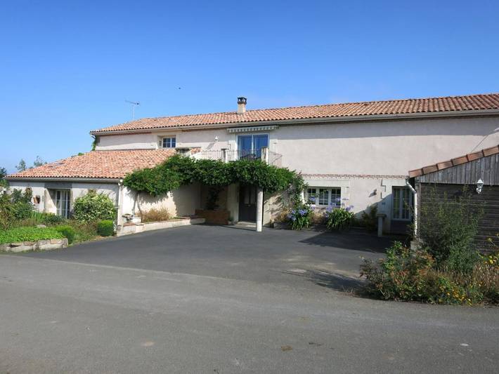 Location de vacances pour 3 personnes, avec terrasse ainsi que jardin et vue dans Argentonnay - 2