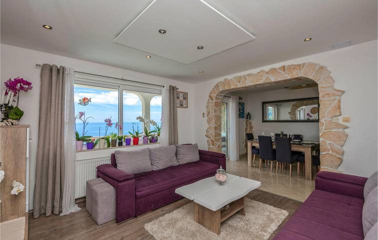 Ganze Ferienwohnung, Gemütliche Ferienwohnung in der Nähe von Veliko Brdo, 2 km von der Küste entfernt, mit WLAN und Terrasse in Makarska, Makarska Riviera