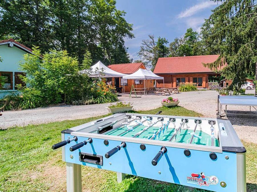 Flower Camping du Lac de la Seigneurie - Chalet 2 personnes - Petite cabane du voyageur - idéale halte randonneur (pas de sanitaires) in Leval, Territoire de Belfort