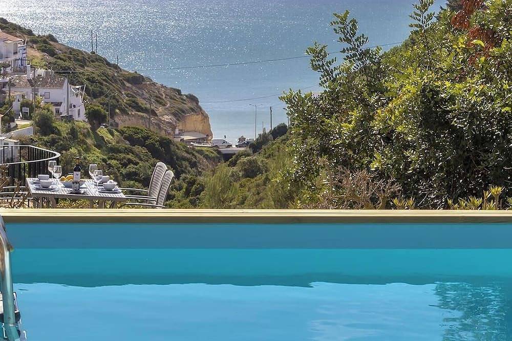 Villa Diane, Luxe Cottage, uitzicht op de oceaan, 2 slaapkamers, 4 Slaapplaatsen, Air-con, Bbq & zwembad in Lagoa, Faro District