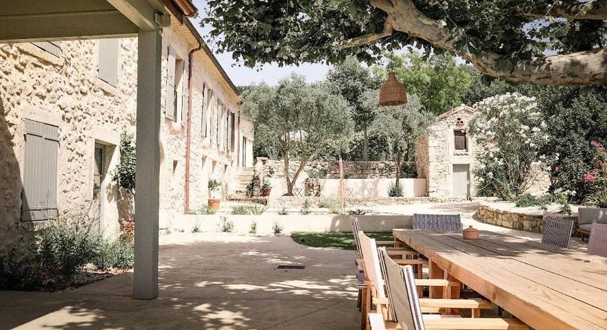 Location de vacances pour 18 personnes, avec jardin ainsi que vue et piscine à La Garde-Adhémar - 2