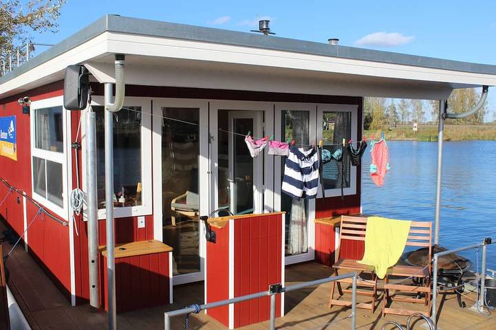 Hausboot für 6 Personen, mit Balkon und Garten