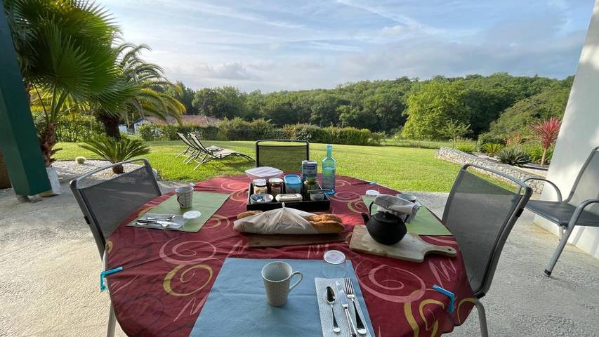 Chambre d’hôte pour 2 personnes, avec Terrasse ainsi que Jardin et Vue