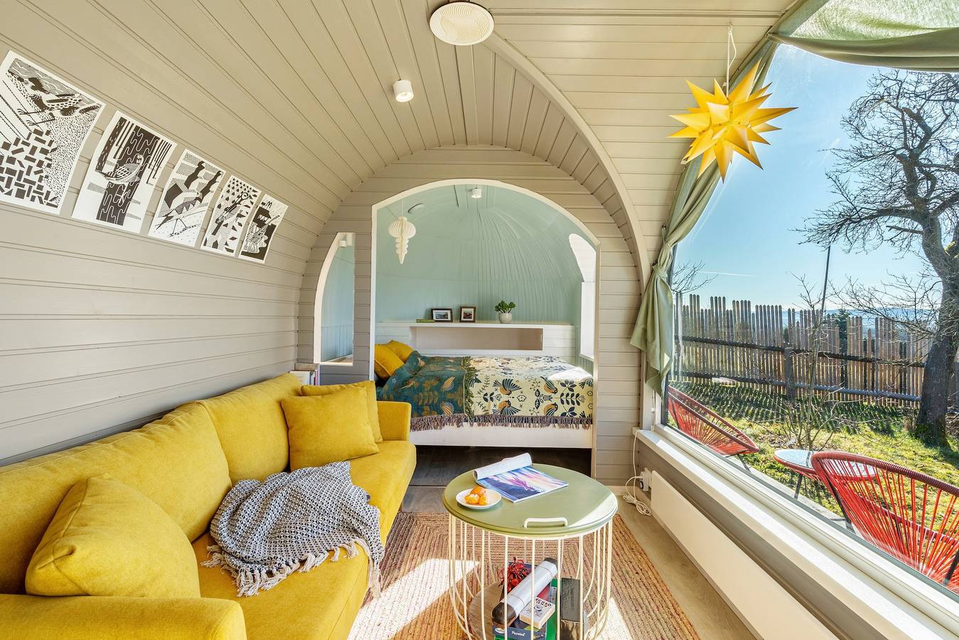 Apartamento vacacional entero, Tiny Home 'Stall Und Sterne - Kleiner Wagen' con vistas a la montaña, terraza privada y Wi-Fi in Hirschfeld (Sajonia), Chemnitz (region)