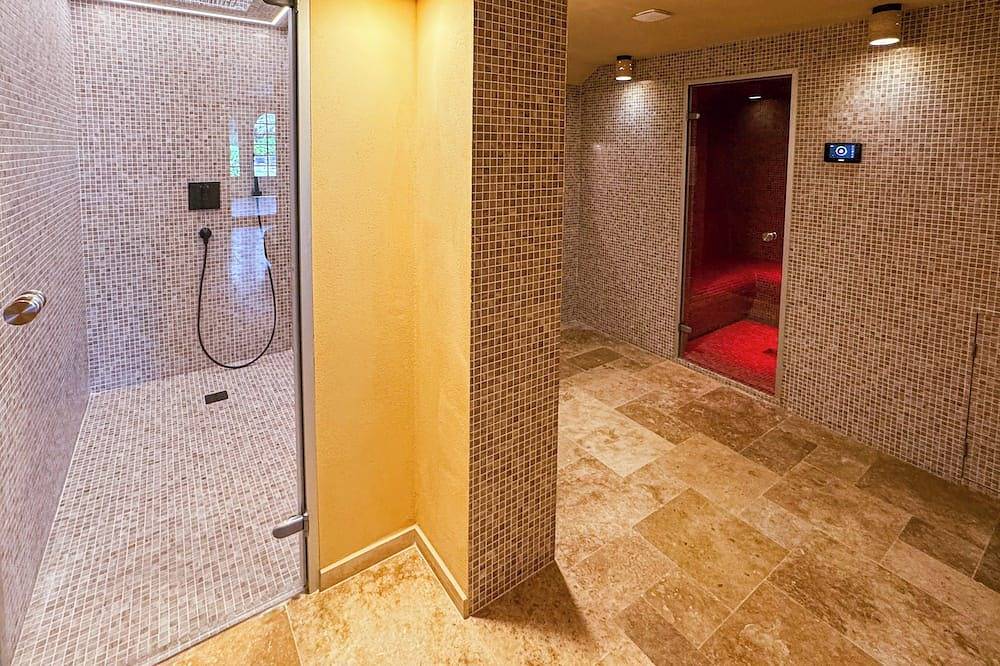 Manoir des 3 cèdres - 35 minutes paris - Swimming pool - Spa - Tennis - 23 people in Parmain, Parque natural regional del Vexin Francés