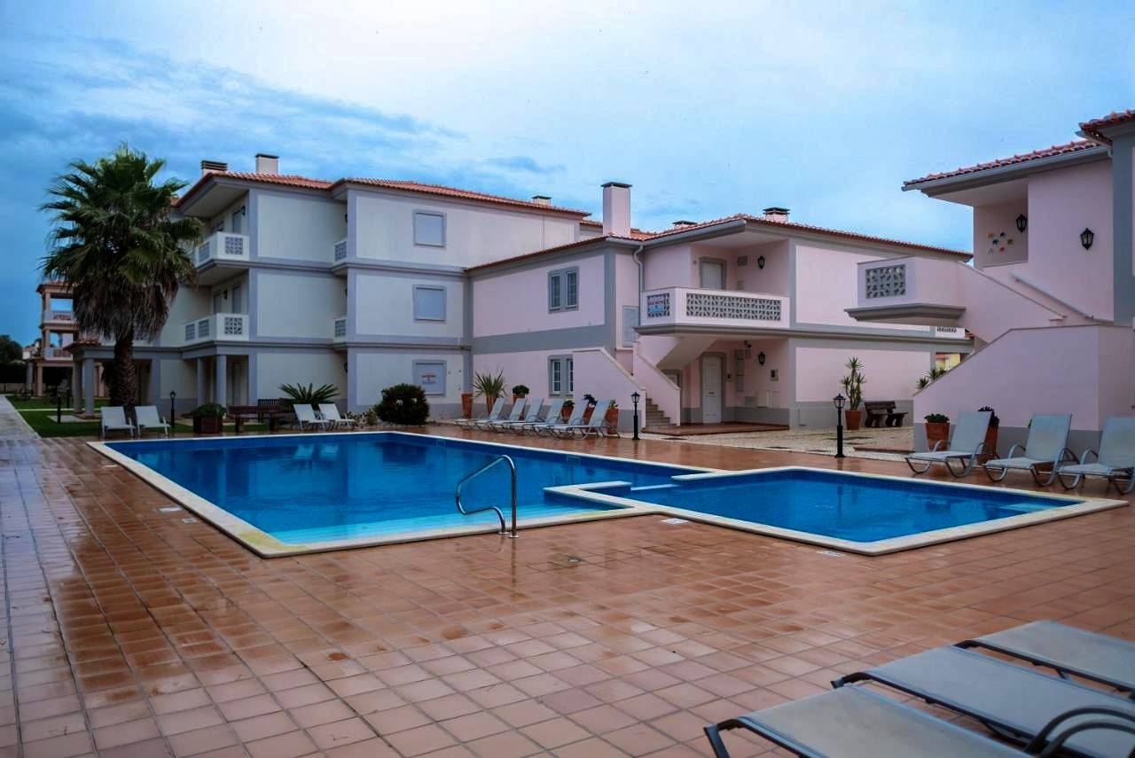 Three-Bedroom House in Amoreira, Leiria distrito