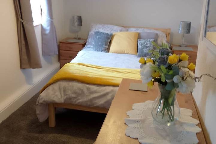 Comfortable three bedroom bungalow located in Orkney Islands complete with emus. in Orkney Inseln