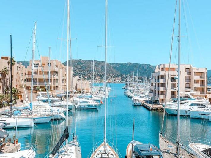 Gîte pour 6 personnes, avec piscine et terrasse dans Port de Bormes les Mimosas