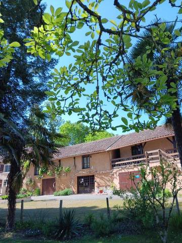 Chambre d’hôte pour 2 personnes, avec terrasse et vue ainsi que piscine et jardin dans le Gers