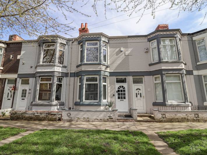 Cottage for 9 people, with garden in Liverpool