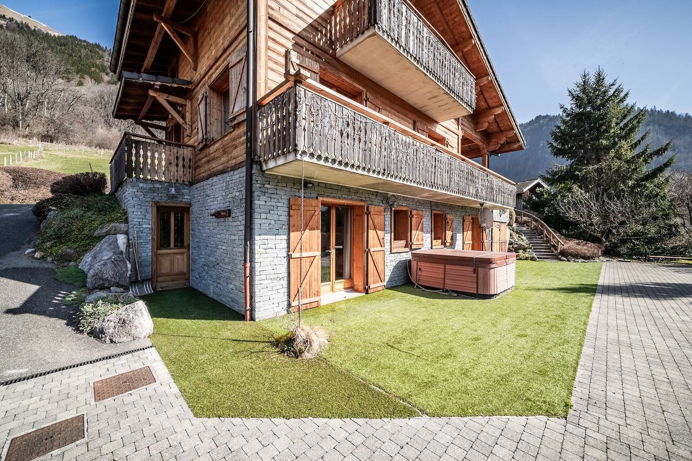 Chalet 'La Perle' con acceso fácil a Avoriaz y al jacuzzi in Montriond, Les Portes du Soleil