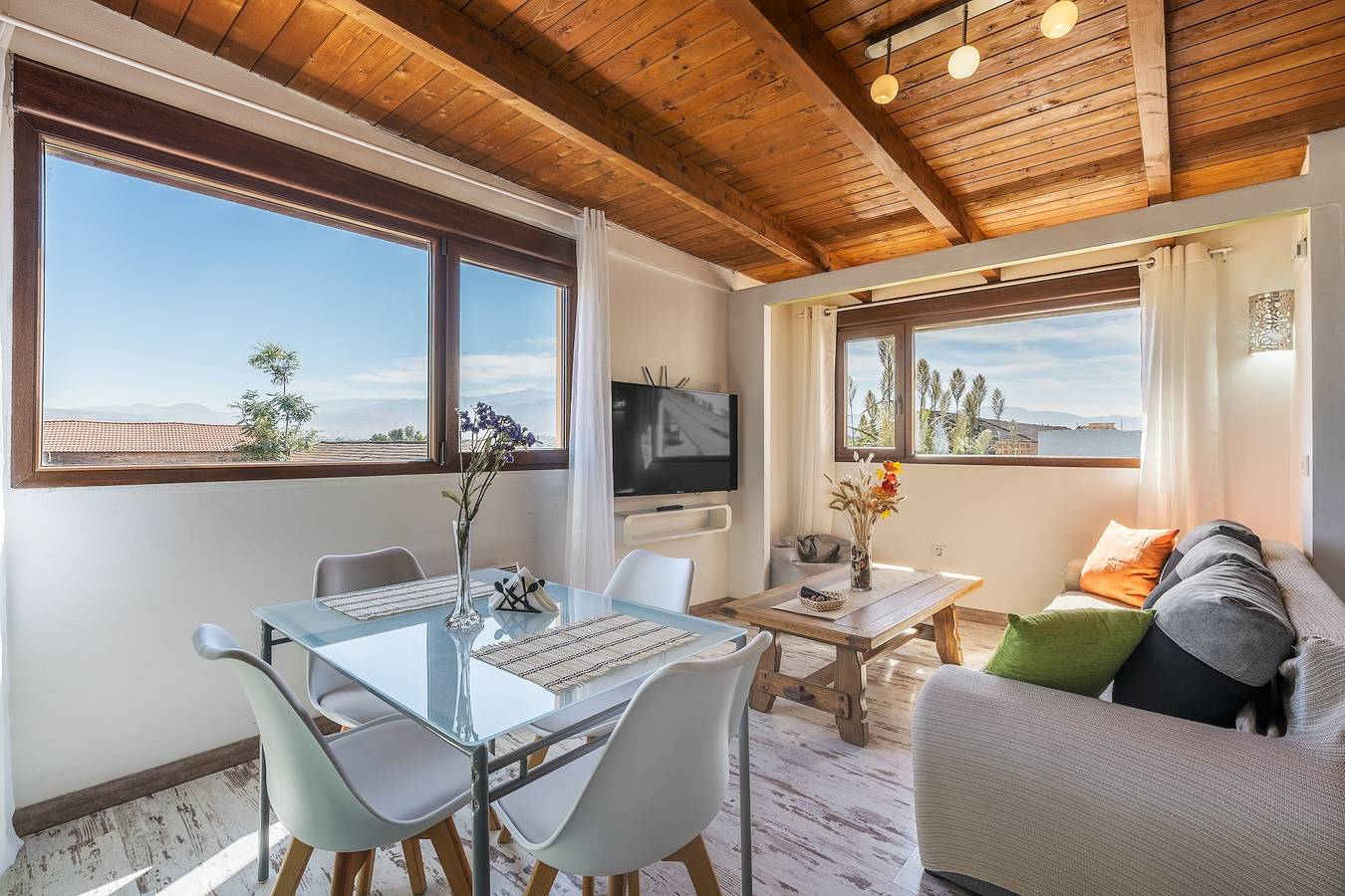 Entire studio, Studio 'Mirador' with Mountain View, Wi-Fi and Air Conditioning in Ambroz, Vegas del Genil