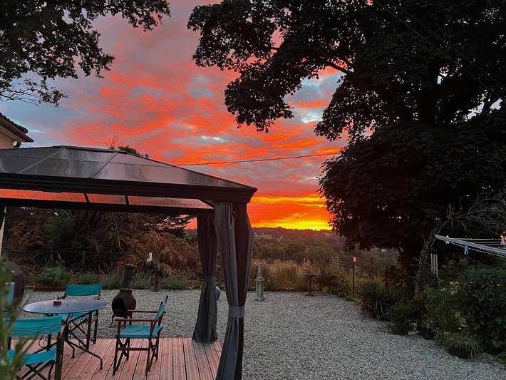 Gîte pour 4 personnes, avec Terrasse ainsi que Jardin et Vue à Saint-Sornin (Charente)