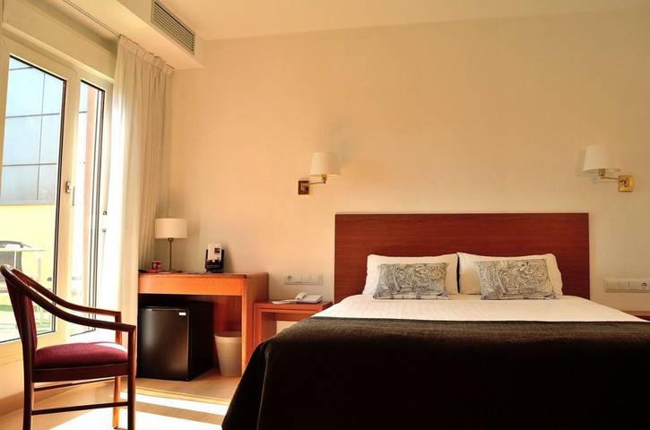 Hôtel pour 2 personnes, avec terrasse, animaux acceptés à Gérone - 4