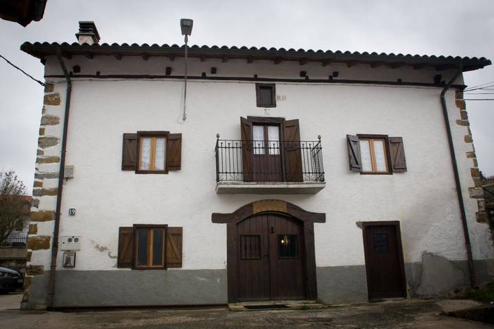 Maison de campagne pour 9 personnes, avec jardin et vue, animaux acceptés à Erro - 2