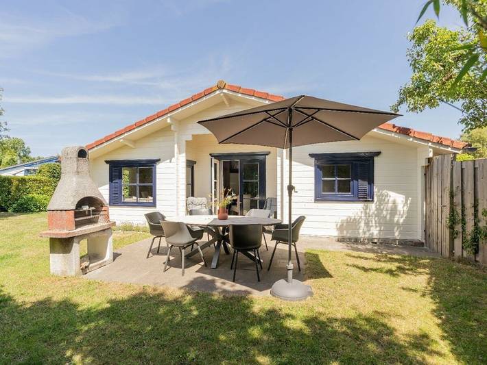 Bungalow voor 5 personen, met Terras en Tuin in Renesse