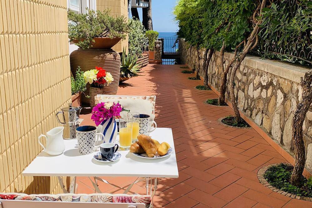 Ganze Wohnung, Felicia's corner studio apartment 2 steps from the sea in Massa Lubrense, Sorrento Coast