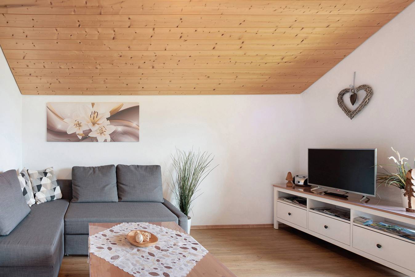 Ganze Wohnung, Ferienwohnung 'Waldblick' mit Gemeinschaftsgarten, Balkon und Wi-Fi in Friesenried, Bayerisch Schwaben