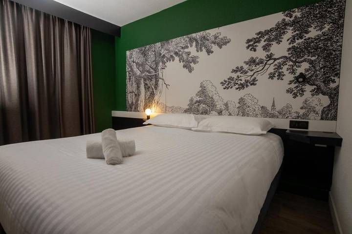 Hôtel pour 3 personnes, avec Terrasse ainsi que Jardin et Vue à Gradignan
