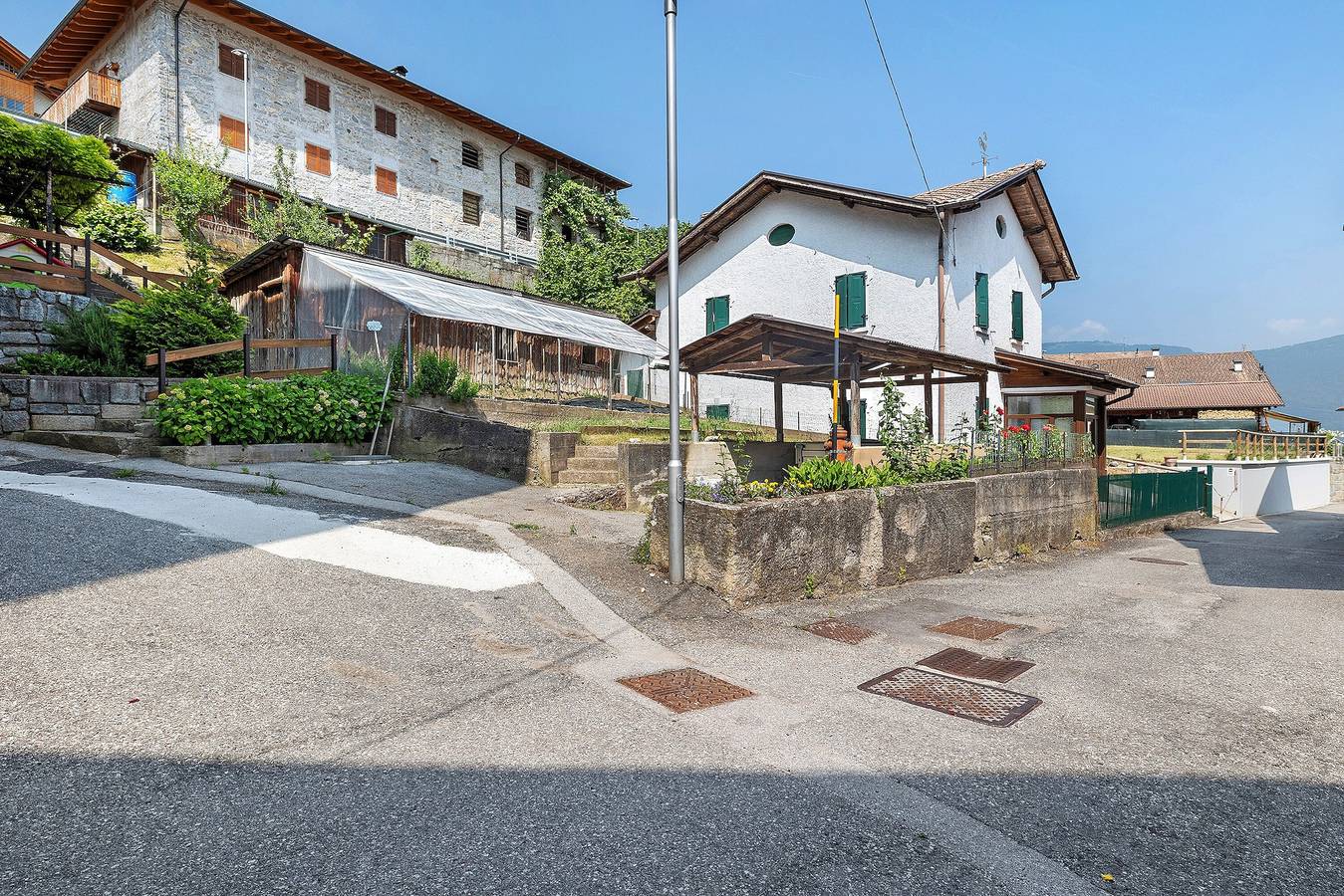 Entire apartment, Apartment 'Casa Michele' with Mountain View, Shared Terrace and Wi-Fi in Bivedo-Larido-Marazzone, Bleggio Superiore