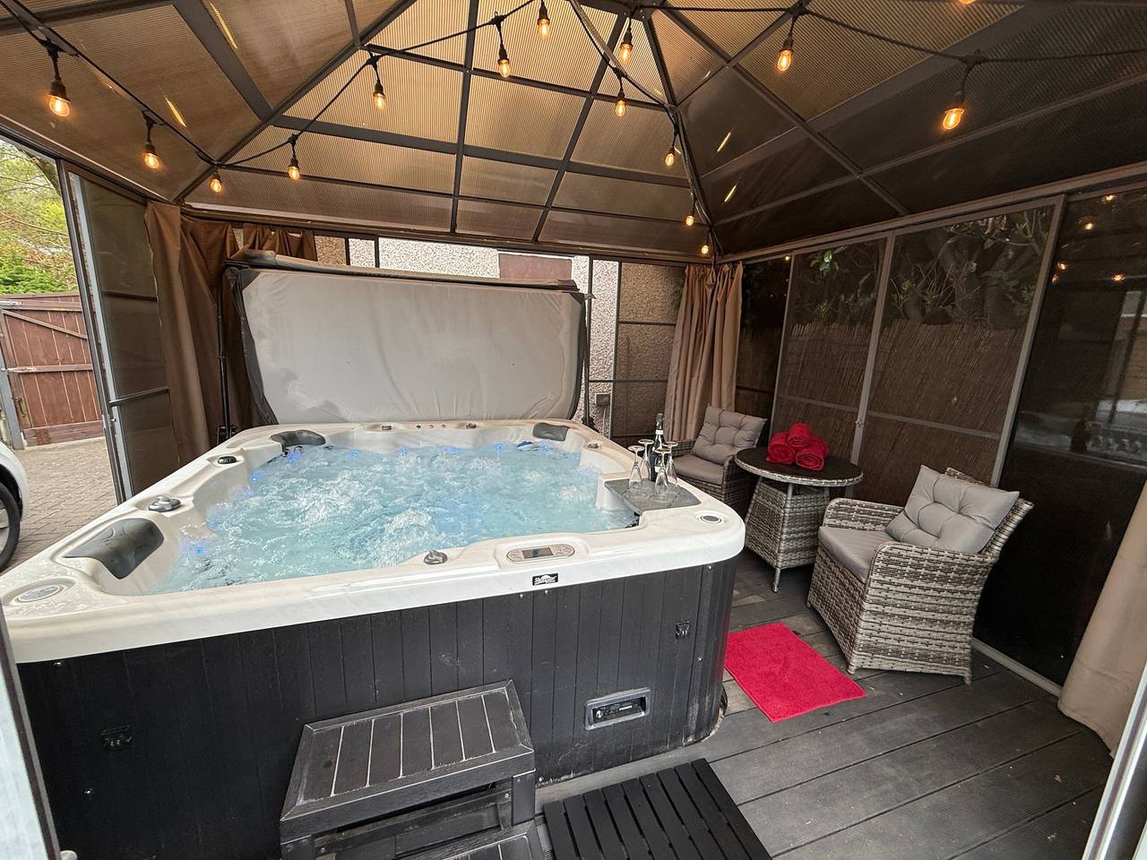 3 Bed-Sleeps 6-Hot Tub-Pet Friendly-Parking in Coventry, Birmingham und Umgebung