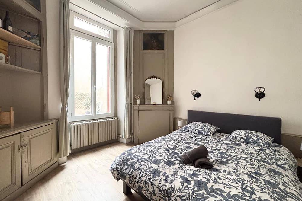 Appartement entier, Rez-de-chaussée F3 16ème Siècle, Centre-ville in Avallon, Parc naturel régional du Morvan