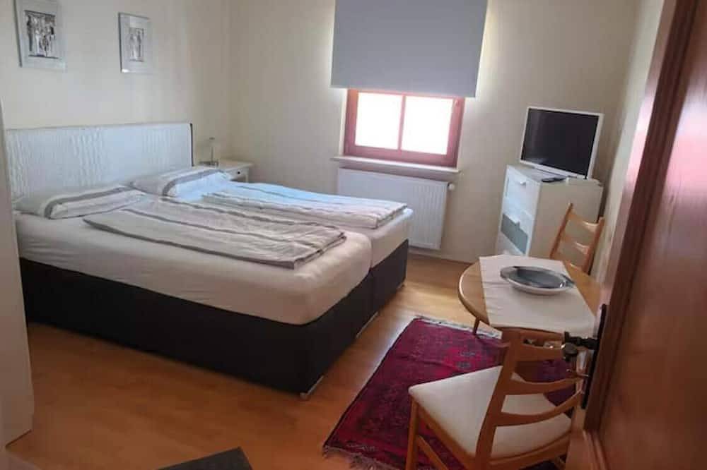 Ganze Wohnung, Ferienwohnung Nr. 1, Ortsmitte, Randersacker in Randersacker, Fränkisches Weinland