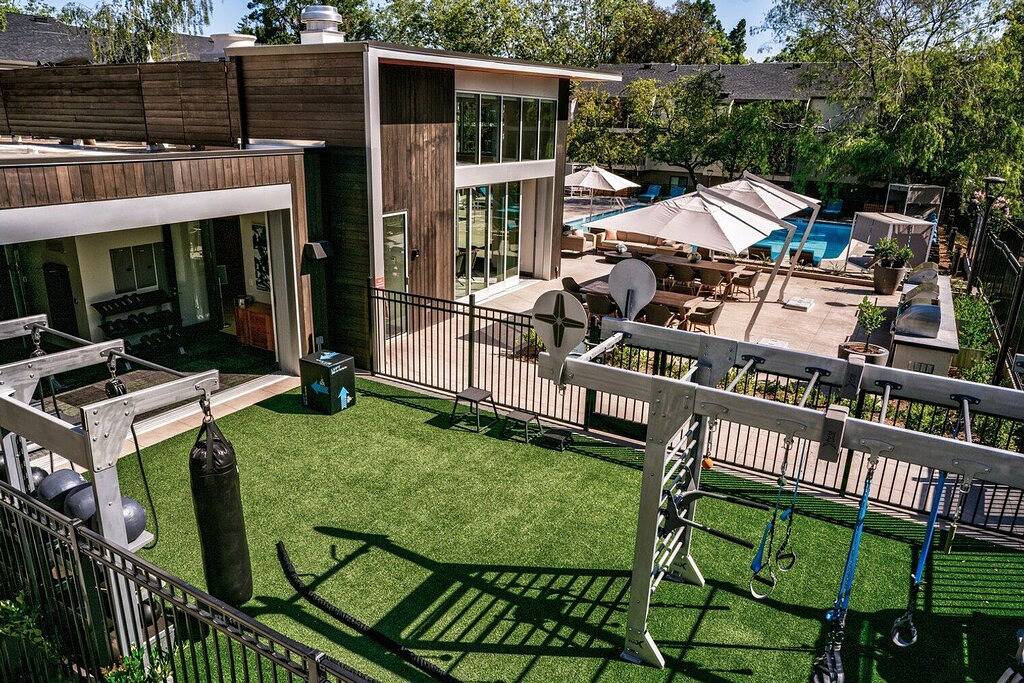 Ganze Wohnung, Roomy Menlo Park 2Br w/ Pool, W/D, Gym, near 82, 101, 280, by Blueground in Menlo Park, Silicon Valley