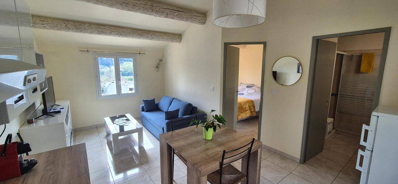 Family Studio in La Tour-d'Aigues, Parc naturel régional du Luberon